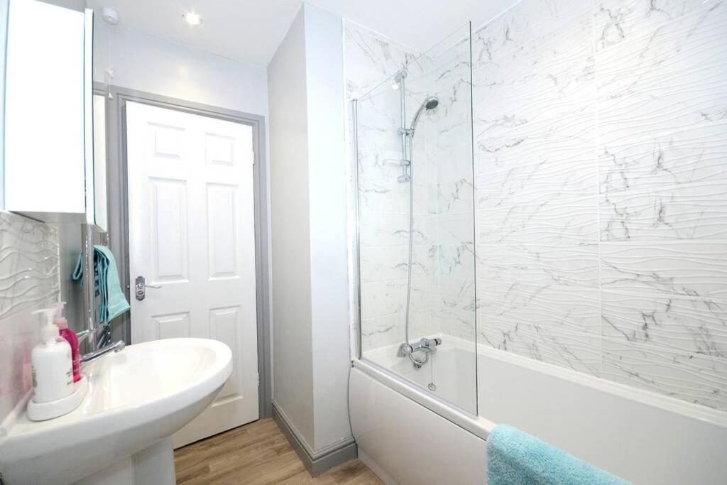 Вилла Renovated House Near Darlington Train Station. Экстерьер фото